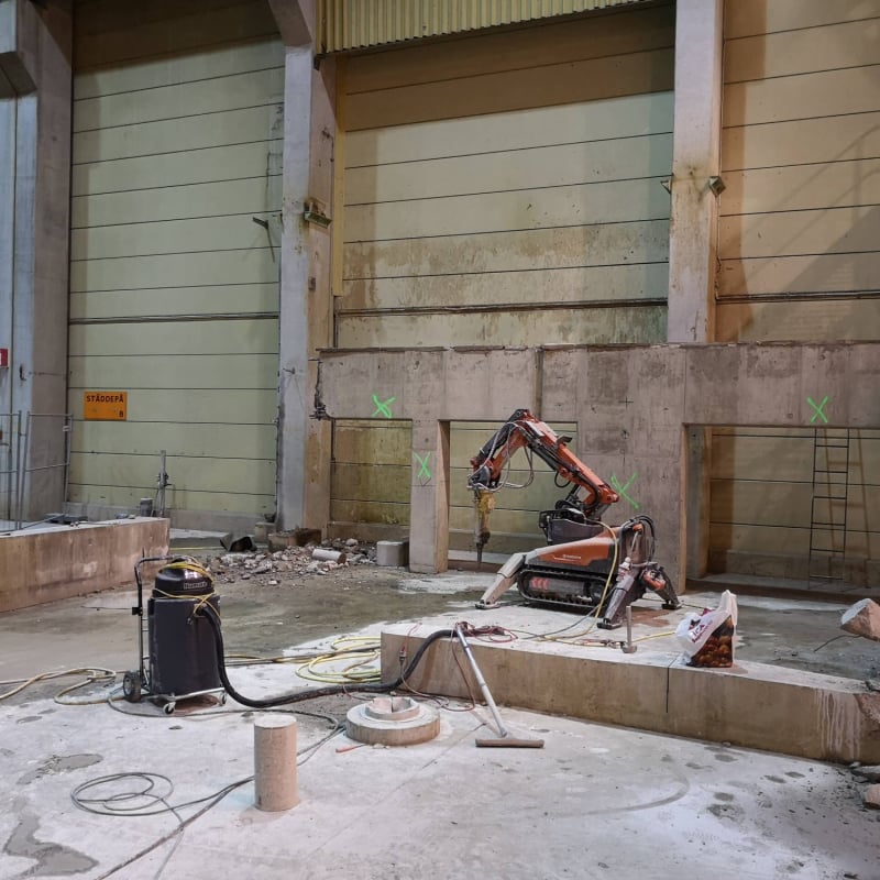 Rivning av betong med Robot i Halland