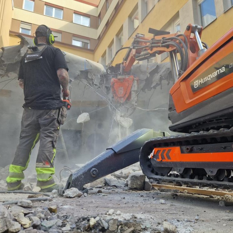 Betongrivning med robot i Stockholm