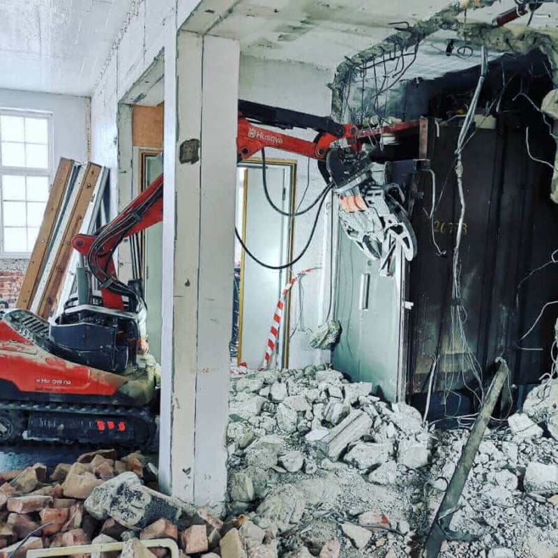 Rivning av betong och stål i Halden